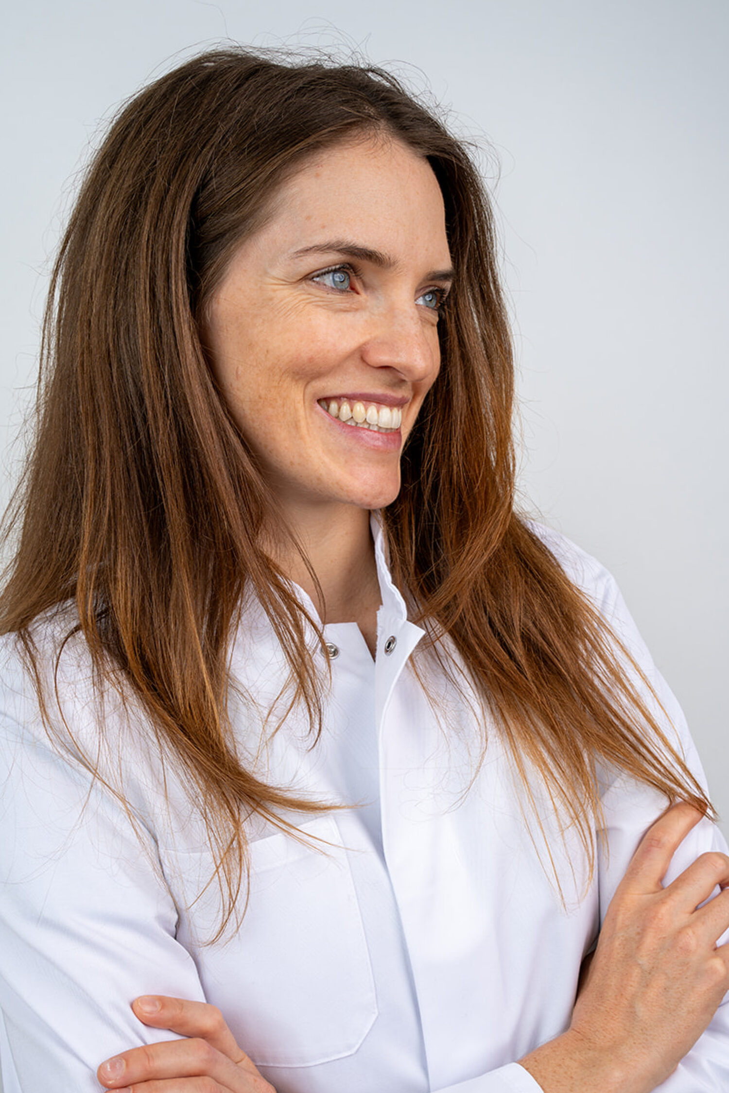 Dr. Kathrin Bachleitner, Fachärztin für Plastische Chirurgie in Wels, im seitlichen Porträt